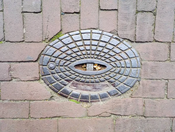 패턴, 암스테르담도로에 맨홀 뚜껑 — 스톡 사진