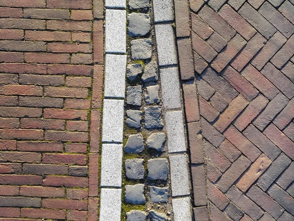 Tijolo, estrada de paralelepípedos na Holanda — Fotografia de Stock