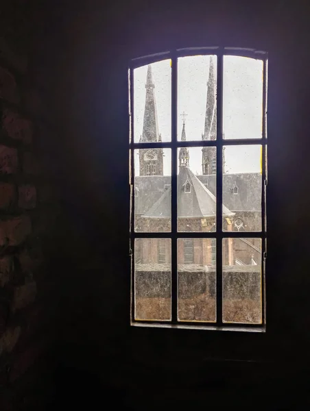 Kalenin Delft şehir içinde a pencere ile tuğla duvar — Stok fotoğraf