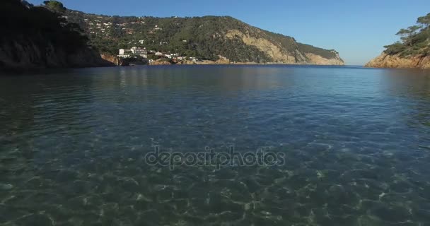 Flying panoramatický výhled na pobřeží Costa Brava — Stock video