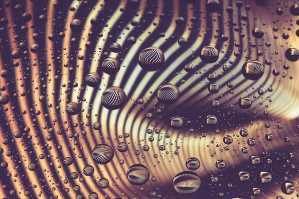 Linhas abstratas através de gotas de água em um copo — Fotografia de Stock