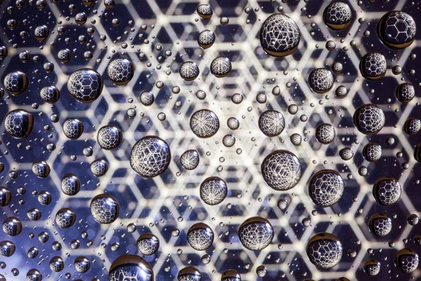 Linhas abstratas através de gotas de água em um copo — Fotografia de Stock