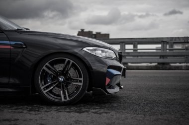 Rusya, Moskova - 24 Eylül 2016. BMW M2 spor araba ile performans paketi, ön görünüm