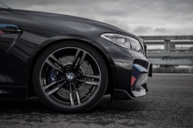 Rusya, Moskova - 24 Eylül 2016. BMW M2 spor araba ile performans paketi, ön görünüm