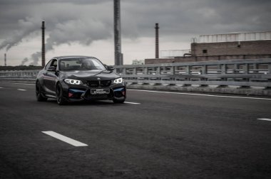 Rusya, Moskova - 24 Eylül 2016. BMW M2 spor araba ile performans paketi, ön görünüm