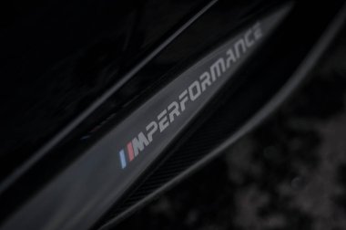 Rusya, Moskova - 24 Eylül 2016. BMW M2 spor araba ile performans paketi, ön görünüm