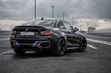 Rusya, Moskova - 24 Eylül 2016. BMW M2 spor araba ile performans paketi, ön görünüm