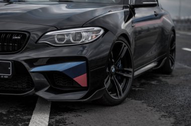 Rusya, Moskova - 24 Eylül 2016. BMW M2 spor araba ile performans paketi, ön görünüm
