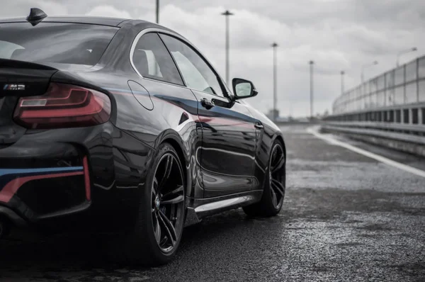 Rusya, Moskova - 24 Eylül 2016. BMW M2 spor araba ile performans paketi, ön görünüm