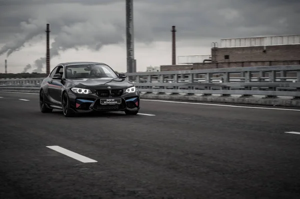 RÚSSIA, MOSCOW - 24 de setembro de 2016. BMW M2 carro desportivo com Pacote de Desempenho, vista frontal — Fotografia de Stock