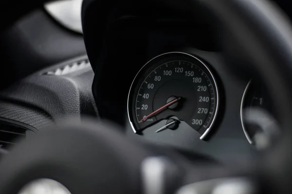 Rusya, Moskova - 24 Eylül 2016. BMW M2 spor otomobil performansını Pack, iç görünüm