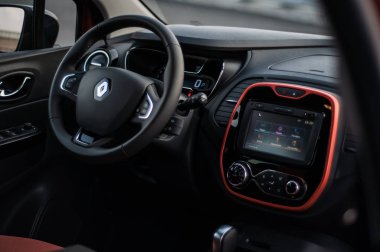 Rusya, Moskova - 25 Temmuz 2016. Renault Kaptur / Captur crossover Araba, iç görünüm