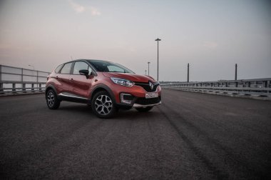 Rusya, Moskova - 25 Temmuz 2016. Renault Kaptur / Captur crossover Araba, ön görünüm
