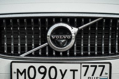 Moskova, Rusya - 3 Mayıs, 2017 Volvo V90 çapraz ülke, ön görünümü. Yeni Volvo V90 Cross Country testi. Bu arabada Awd Suv iş sınıfı bir salon. D4 motoru.