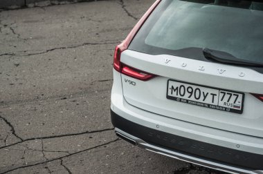 Moskova, Rusya - 3 Mayıs, 2017 Volvo V90 çapraz ülke, ön görünümü. Yeni Volvo V90 Cross Country testi. Bu arabada Awd Suv iş sınıfı bir salon. D4 motoru.