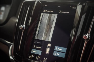 Moskova, Rusya - 3 Mayıs, 2017 Volvo V90 çapraz ülke, iç görünüm. Yeni Volvo V90 Cross Country testi. Bu arabada Awd Suv iş sınıfı bir salon. D4 motoru.