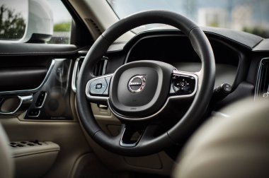Moskova, Rusya - 3 Mayıs, 2017 Volvo V90 çapraz ülke, iç görünüm. Yeni Volvo V90 Cross Country testi. Bu arabada Awd Suv iş sınıfı bir salon. D4 motoru.