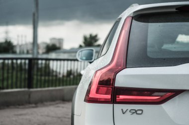 Moskova, Rusya - 3 Mayıs, 2017 Volvo V90 çapraz ülke, ön görünümü. Yeni Volvo V90 Cross Country testi. Bu arabada Awd Suv iş sınıfı bir salon. D4 motoru.