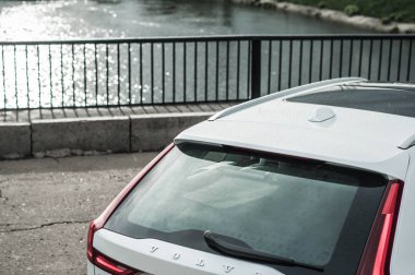 Moskova, Rusya - 3 Mayıs, 2017 Volvo V90 çapraz ülke, ön görünümü. Yeni Volvo V90 Cross Country testi. Bu arabada Awd Suv iş sınıfı bir salon. D4 motoru.