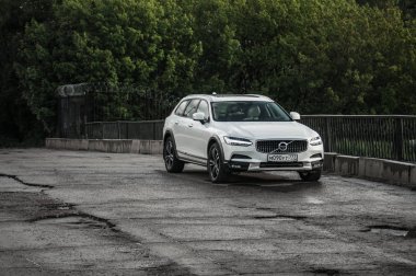Moskova, Rusya - 3 Mayıs, 2017 Volvo V90 çapraz ülke, ön görünümü. Yeni Volvo V90 Cross Country testi. Bu arabada Awd Suv iş sınıfı bir salon. D4 motoru.