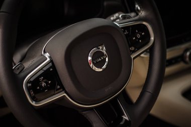 Moskova, Rusya - 3 Mayıs, 2017 Volvo V90 çapraz ülke, iç görünüm. Yeni Volvo V90 Cross Country testi. Bu arabada Awd Suv iş sınıfı bir salon. D4 motoru.