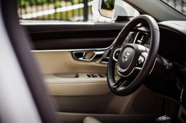 Moskova, Rusya - 3 Mayıs, 2017 Volvo V90 çapraz ülke, iç görünüm. Yeni Volvo V90 Cross Country testi. Bu arabada Awd Suv iş sınıfı bir salon. D4 motoru.