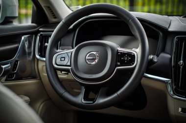 Moskova, Rusya - 3 Mayıs, 2017 Volvo V90 çapraz ülke, iç görünüm. Yeni Volvo V90 Cross Country testi. Bu arabada Awd Suv iş sınıfı bir salon. D4 motoru.