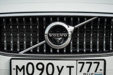 Moskova, Rusya - 3 Mayıs, 2017 Volvo V90 çapraz ülke, ön görünümü. Yeni Volvo V90 Cross Country testi. Bu arabada Awd Suv iş sınıfı bir salon. D4 motoru.