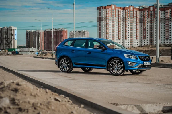 MOSCÚ, RUSIA - 20 DE MAYO DE 2017 VOLVO XC60 POLESTAR, vista frontal. Prueba del nuevo Volvo XC60 Polestar. Este coche es AWD SUV crossover compacto. Motor T6 . — Foto de Stock