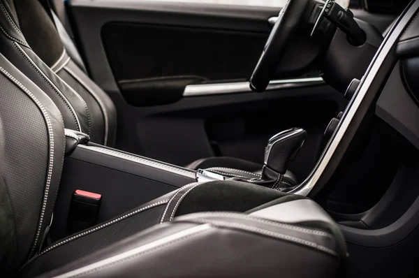 Moskova, Rusya - 20 Mayıs 2017 Volvo Xc60 Polestar, inerior görünümü. Yeni Volvo Xc60 Polestar testi. Bu arabada Awd kompakt crossover Suv. T6 motor.