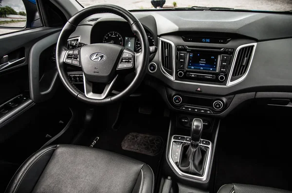 MOSCOW, RÚSSIA - JUNHO 25, 2017 Hyundai Creta / Hyundai ix25, vista interior. Teste de novo Hyundai Creta / Hyundai ix25. Este carro é 4WD compacto crossover SUV. 2.0 — Fotografia de Stock