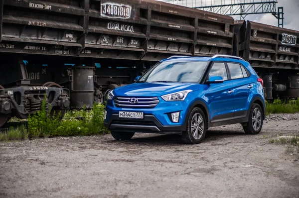 Moskova, Rusya - 25 Haziran 2017 Hyundai Creta / Hyundai ix25, ön görünümü. Yeni Hyundai Creta test / Hyundai ix25. Bu arabada 4wd kompakt crossover Suv. 2.0