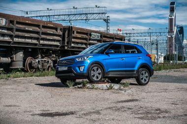 Moskova, Rusya - 25 Haziran 2017 Hyundai Creta / Hyundai ix25, ön görünümü. Yeni Hyundai Creta test / Hyundai ix25. Bu arabada 4wd kompakt crossover Suv. 2.0