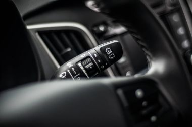 Moskova, Rusya - 25 Haziran 2017 Hyundai Creta / Hyundai ix25, iç görünüm. Yeni Hyundai Creta test / Hyundai ix25. Bu arabada 4wd kompakt crossover Suv. 2.0