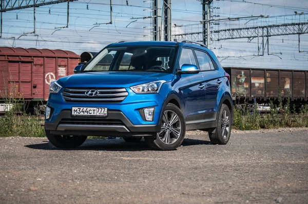 Moskova, Rusya - 25 Haziran 2017 Hyundai Creta / Hyundai ix25, ön görünümü. Yeni Hyundai Creta test / Hyundai ix25. Bu arabada 4wd kompakt crossover Suv. 2.0