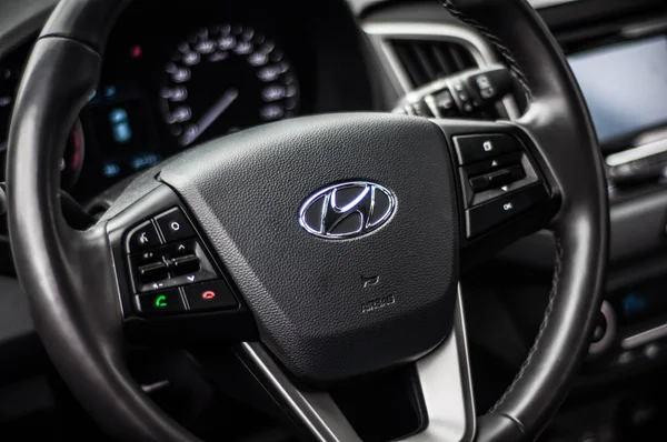 MOSCOW, RUSSIA - JUNE 25, 2017 Hyundai Creta / Hyundai ix25, interior view. Test of new Hyundai Creta / Hyundai ix25. This car is 4WD compact crossover SUV. 2.0 — Stock Photo, Image