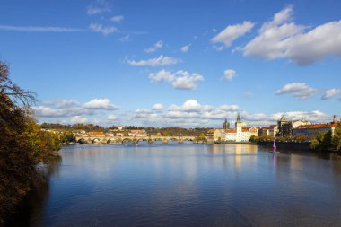 Görünüm Vltava Nehri üzerinde şaşırtıcı | Prague, Çek Cumhuriyeti, Avrupa'nın sonbahar