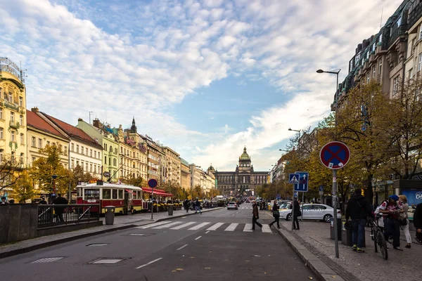 Güzel mimarisi, geniş cadde ve Prag'da ulaşım | Prague, Çek Cumhuriyeti, Avrupa'nın sonbahar