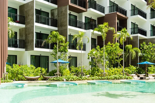 kat mülkiyeti ve Yüzme Havuzu hayat modern şehir şehir halkının