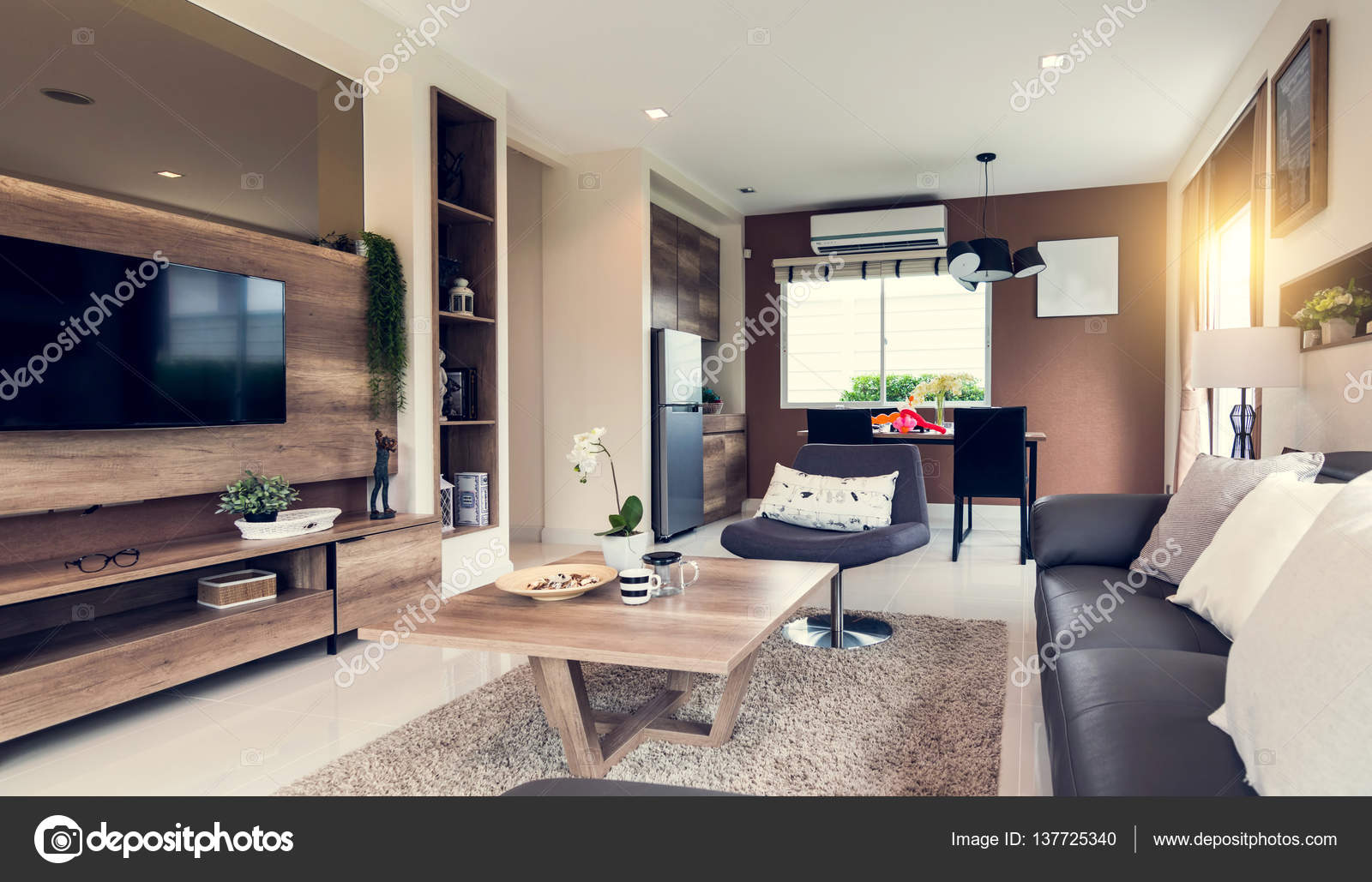 Mooie kamer interieur met hardhoutvloeren en uitzicht over de nieuwe ... Mooie kamer interieur met hardhoutvloeren en uitzicht over de nieuwe ...