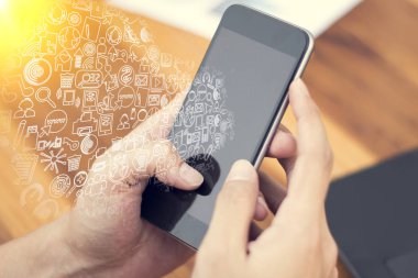 yeni modern bilgisayar ve iş t çalışma iş adamı el