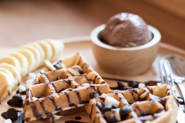 Belçika waffle meyve ve çikolata, orman meyve, tüm ev ile
