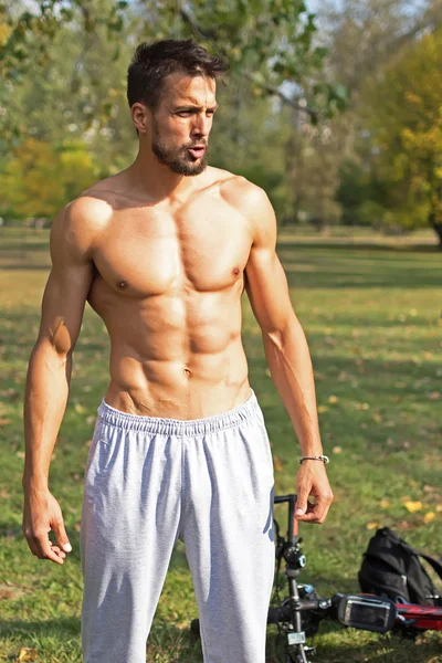 Muscular Handsome Man in Outdoor Gym. Naked Torso. Street Workout. Strong Man With Perfect Abs, Shoulders, Biceps, Triceps and Chest. — Stock Photo, Image