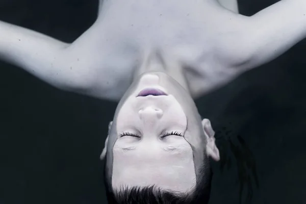 Drowned Young Boy Float in the Dark Water — Stock Photo, Image