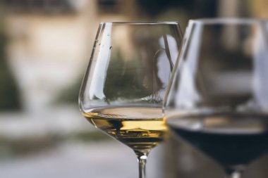 Chardonnay beyaz bardak şarap kadar yakın