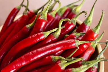 ahşap kase kırmızı biber biber