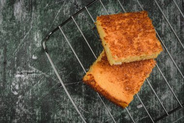 Mısır Ekmek Kareleri Koyu Kırsal Arkaplanda Dilimler