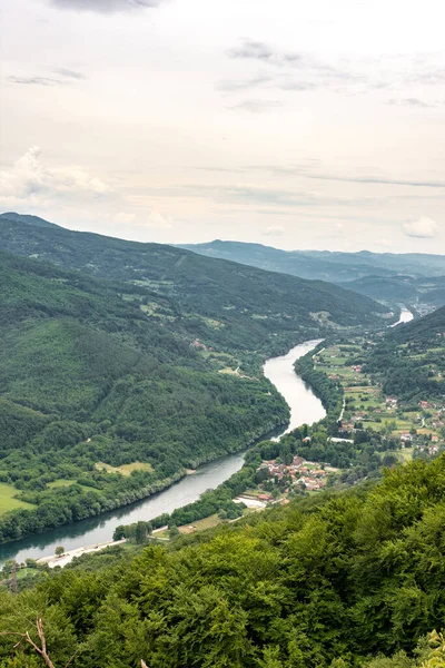 Rio Drina no Vale do Parque Nacional de Tara Fotos De Bancos De Imagens Sem Royalties