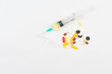 Şırınga ve hapları ve metin için yer ile metin için yer ile ampül