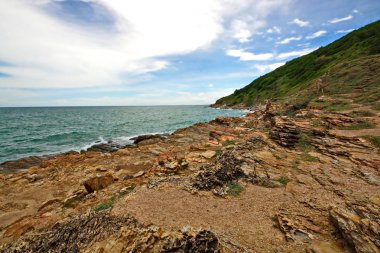 Şaşırtıcı deniz mavi yaz dalga ile. Yaz deniz arka plan